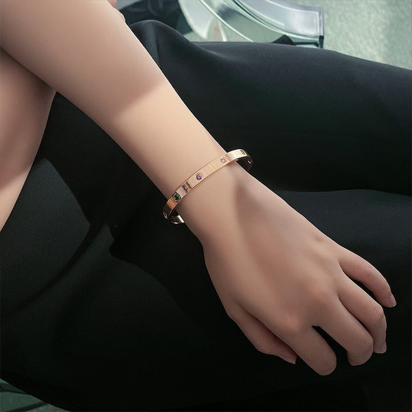 Naiste käevõru kuldset värvi - kiviga