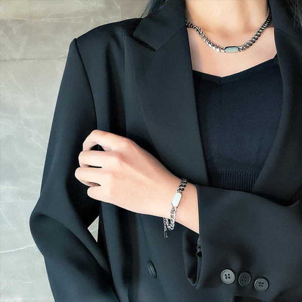 Naiste titaanterasest käevõru plaadiga