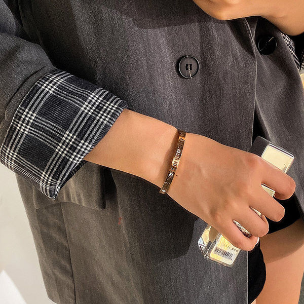 Brățară retro damă din oțel titan cu cifre romane