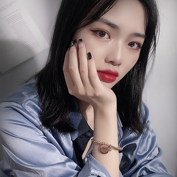 Bratara de dama cu pandantiv din otel titan