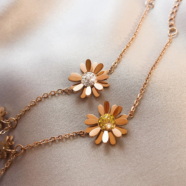 Brățară reglabilă cu pandantiv cu flori de damă