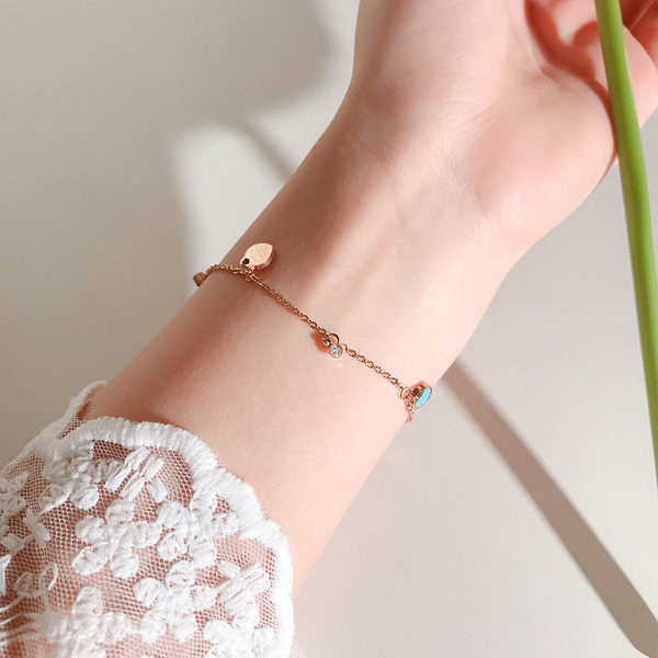 Bratara eleganta de dama cu pandantiv de culoare aurie