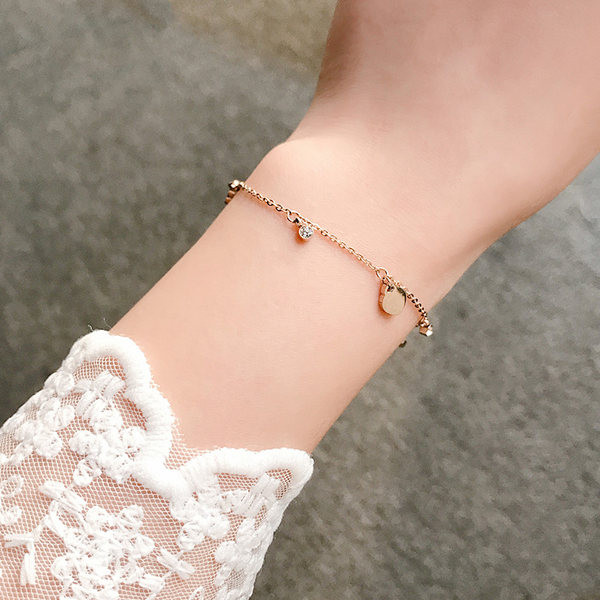 Bratara eleganta de dama cu pandantiv de culoare aurie