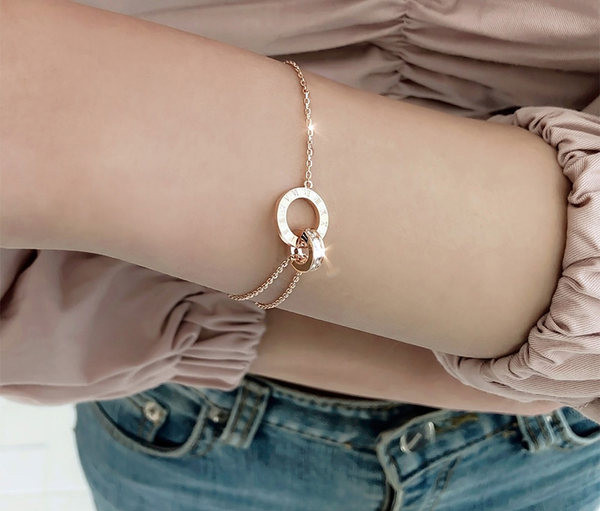 Smalka sieviešu rokassprādze - zelta krāsā