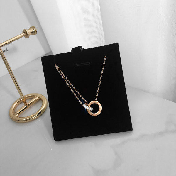 Smalka sieviešu rokassprādze - zelta krāsā