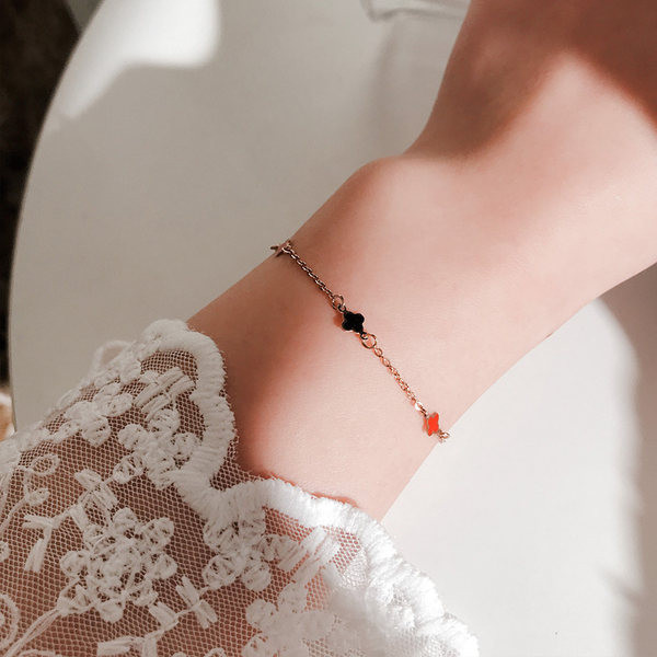 Bratara de dama din otel titan cu trifoi si inima