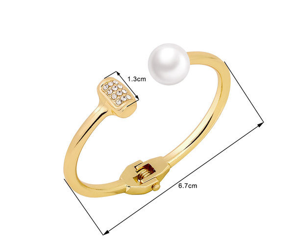 Модерна дамска гривна с перли