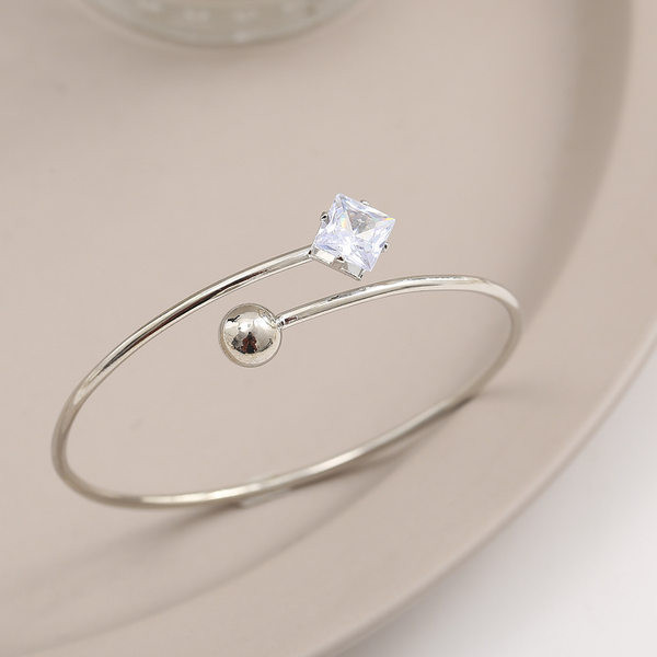 Bratara rotunda dama cu o piatra decorativa