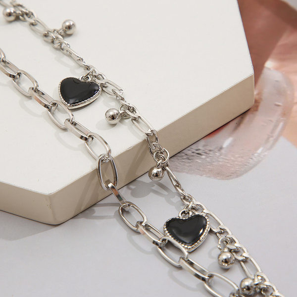 Naiste metallist ripatsidega käevõru