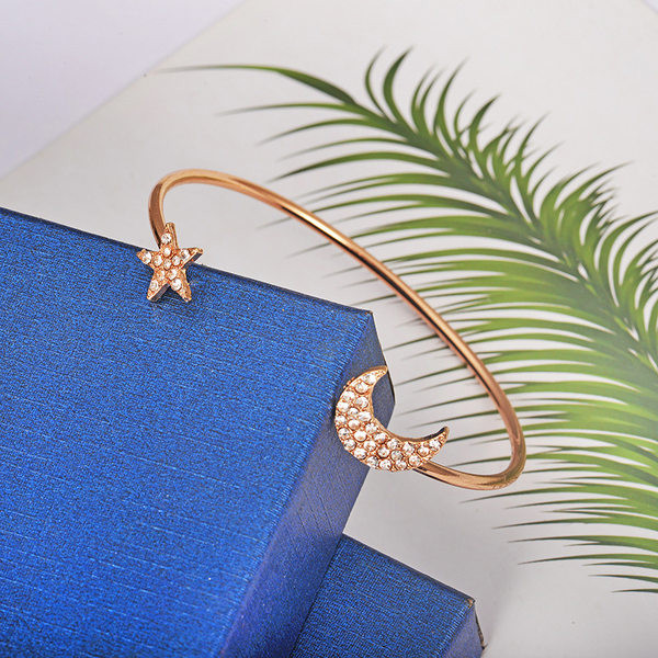 Set de femei din patru brățări din piatră