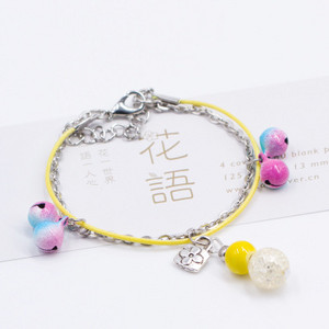 Ležerna ženska narukvica s privjeskom