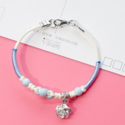 Ležerna ženska narukvica s privjeskom