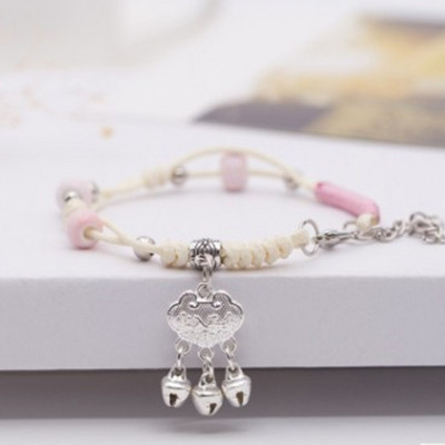 Ležerna ženska narukvica s privjeskom