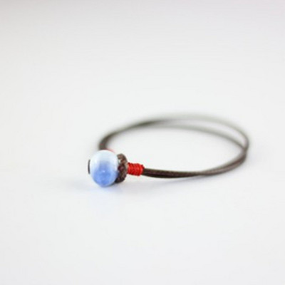 Ležerna ženska narukvica s privjeskom