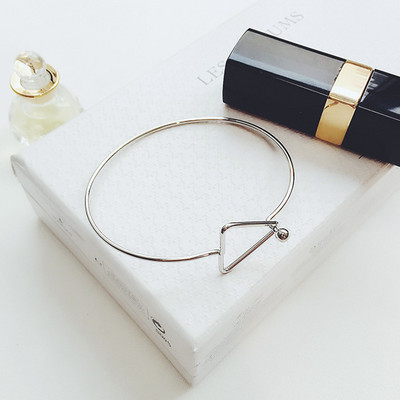 Bratara de dama cu diverse elemente metalice