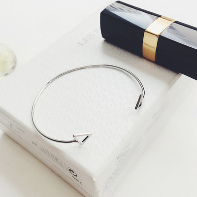 Bratara de dama cu diverse elemente metalice