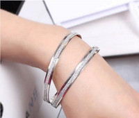 Bratara de dama moderna cu pietre decorative model nou