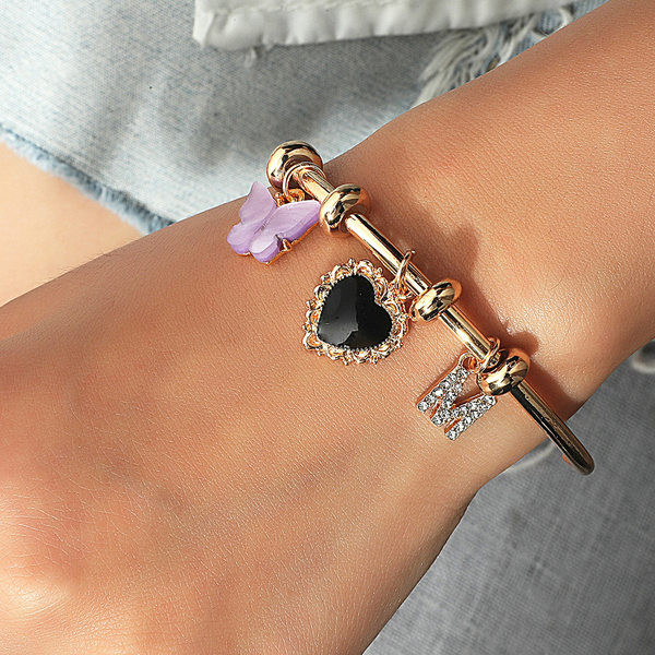 Μοντέρνο γυναικείο βραχιόλι τύπου flask με μενταγιόν