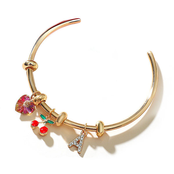 Μοντέρνο γυναικείο βραχιόλι τύπου flask με μενταγιόν