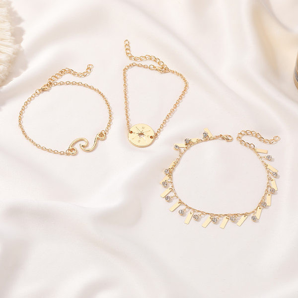 Bratara casual dama cu pandantive metalice