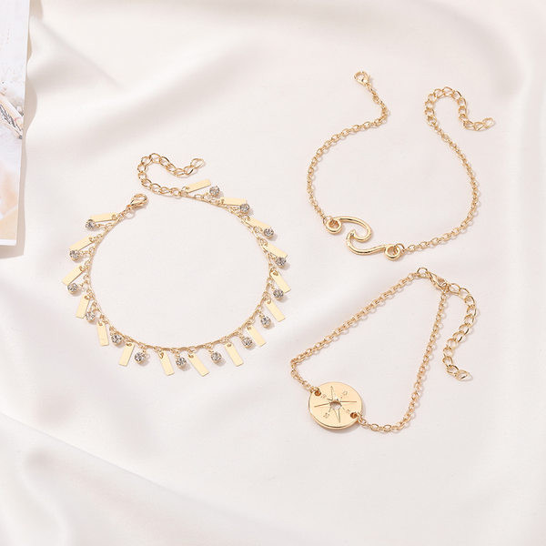 Bratara casual dama cu pandantive metalice