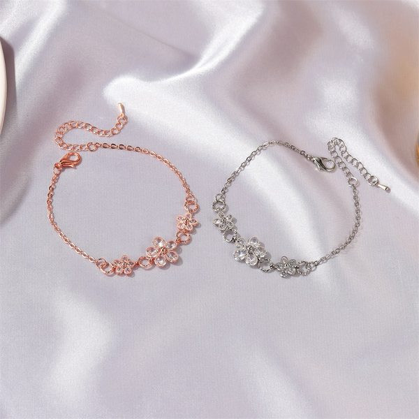 Elegantne naiste käevõru dekoratiivkividega