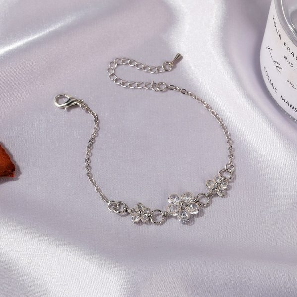 Elegantne naiste käevõru dekoratiivkividega