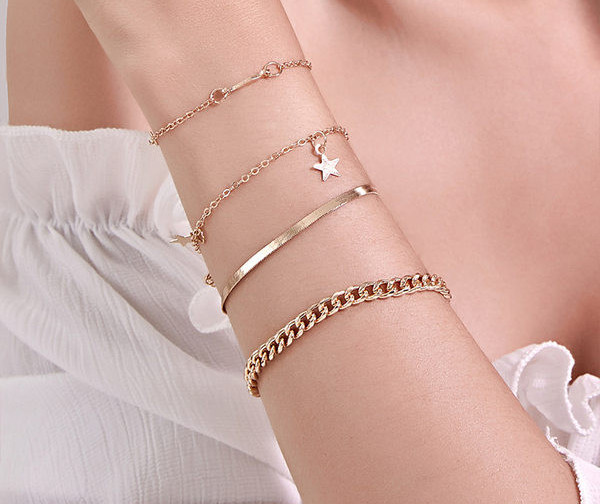 Bratara dama 4 piese intr-un set de culoare aurie