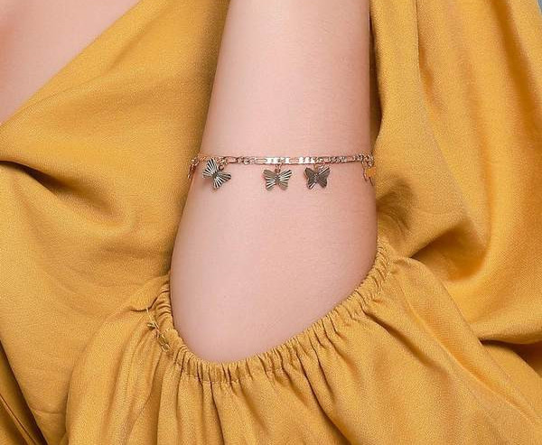 Bratara moderna de dama cu pandantiv fluture