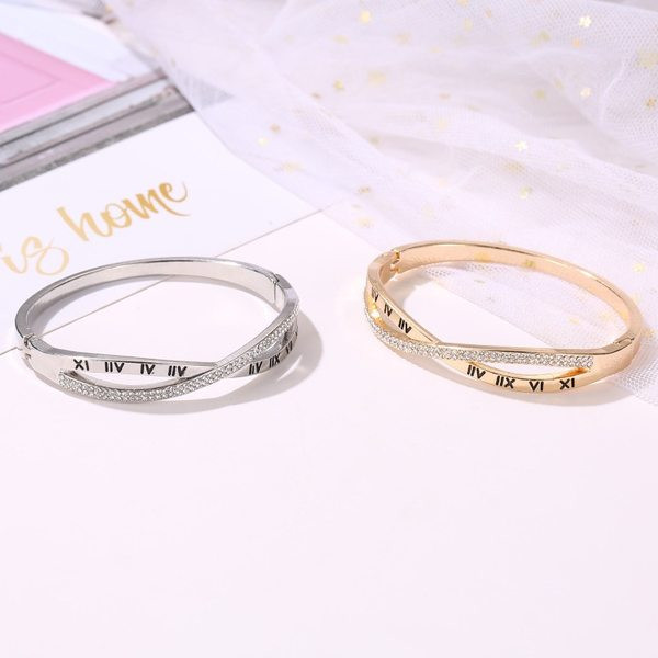 Naiste ristkäevõru dekoratiivkividega