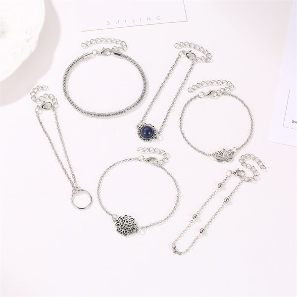 Bratara eleganta de dama de culoare argintie