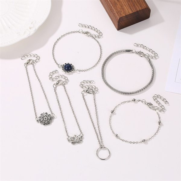 Bratara eleganta de dama de culoare argintie