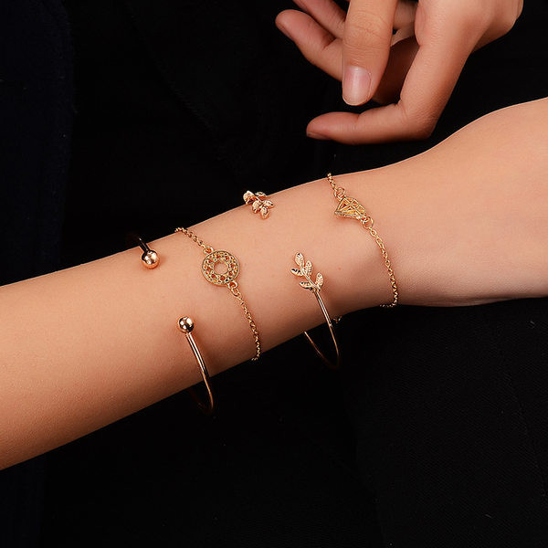 Set de brățări cu pandantiv de damă