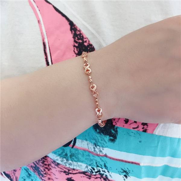 Дамска елегантна гривна в златист цвят