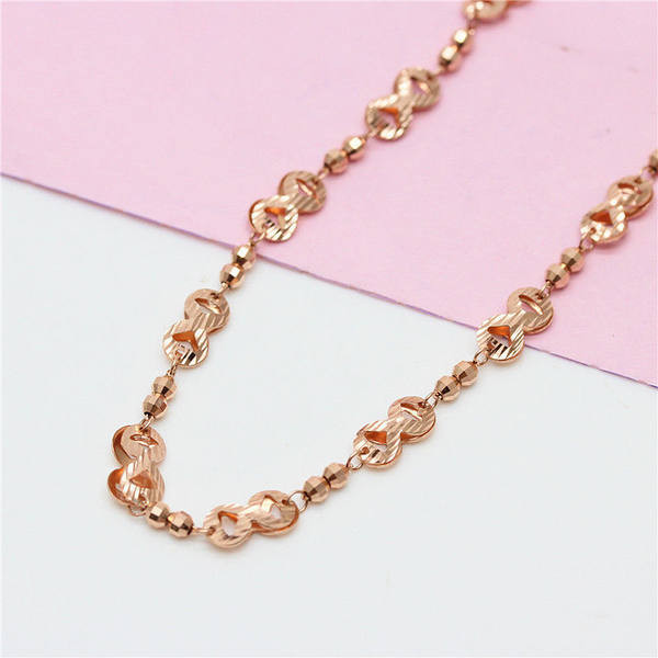 Дамска елегантна гривна в златист цвят