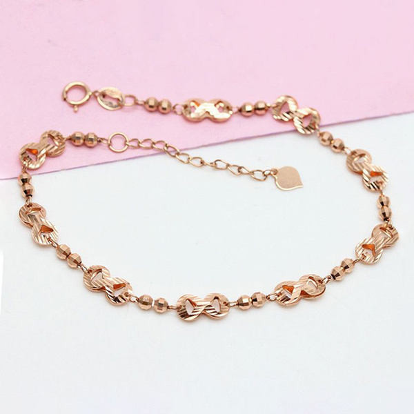 Дамска елегантна гривна в златист цвят