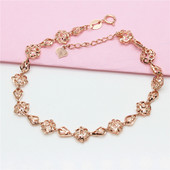 Moodne naiste käevõru ripatsiga