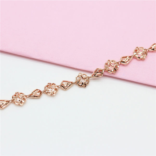 Moodne naiste käevõru ripatsiga