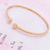 Стилна гривна в златист цвят за жени