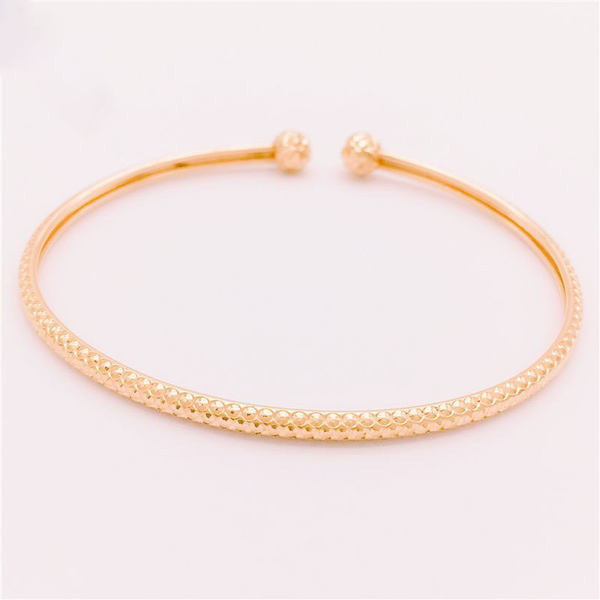 Стилна  гривна в златист цвят за жени