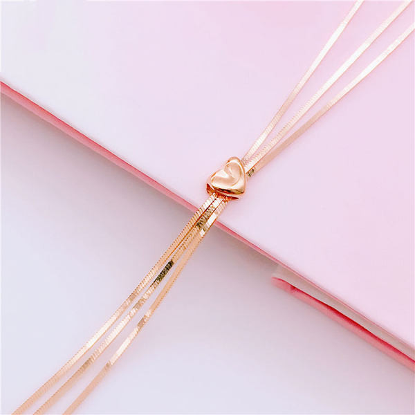 Дамска нежна гривна с сърце