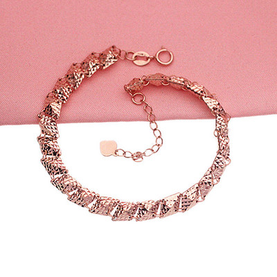 Регулируема дамска гривна в златист цвят