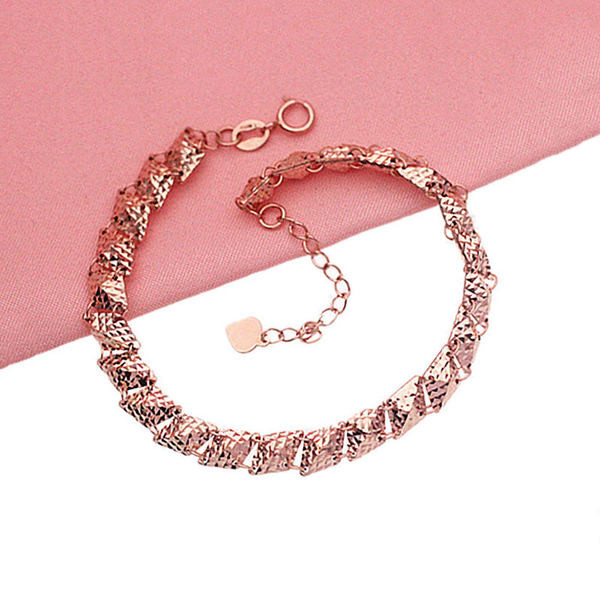 Регулируема дамска гривна в златист цвят