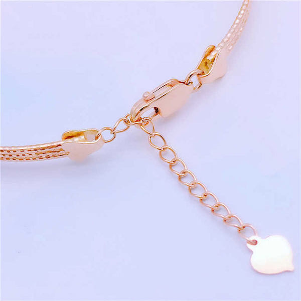 Дамска модерна гривна с висулка сърце