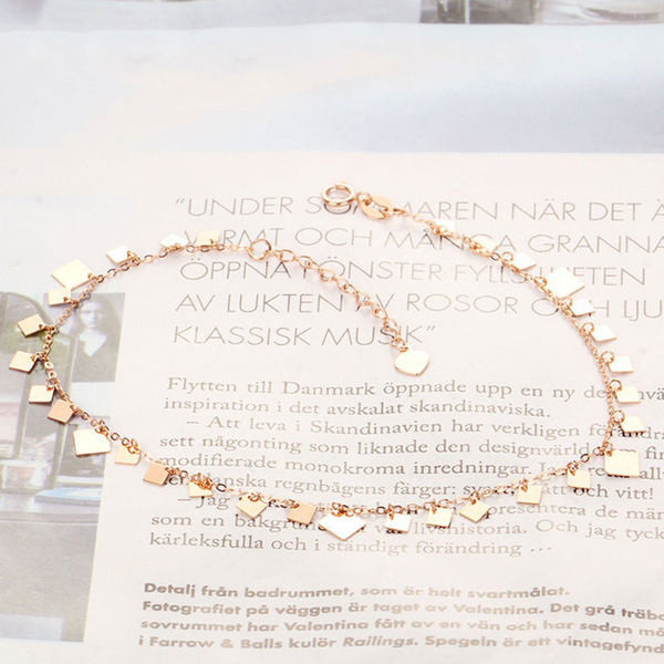 Нежна дамска гривна с висулки