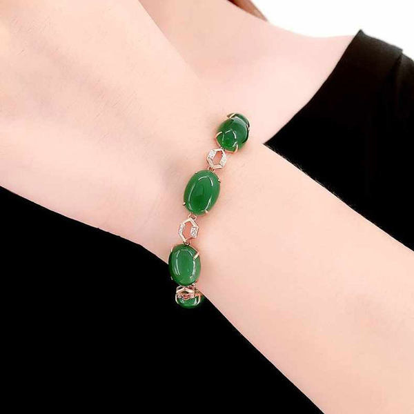 Дамска модерна - гривна в златист цвят 