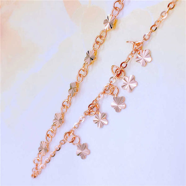 Μοντέρνο γυναικείο βραχιόλι με χρυσά μενταγιόν