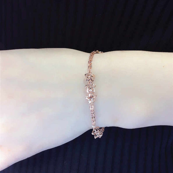 Moodne naiste käevõru metallist elementidega