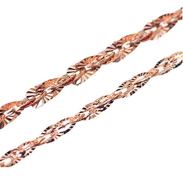 Модерна дамска гривна с нежна плетка