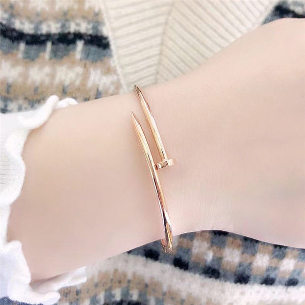 Brățară model curat pentru femei de culoare aurie